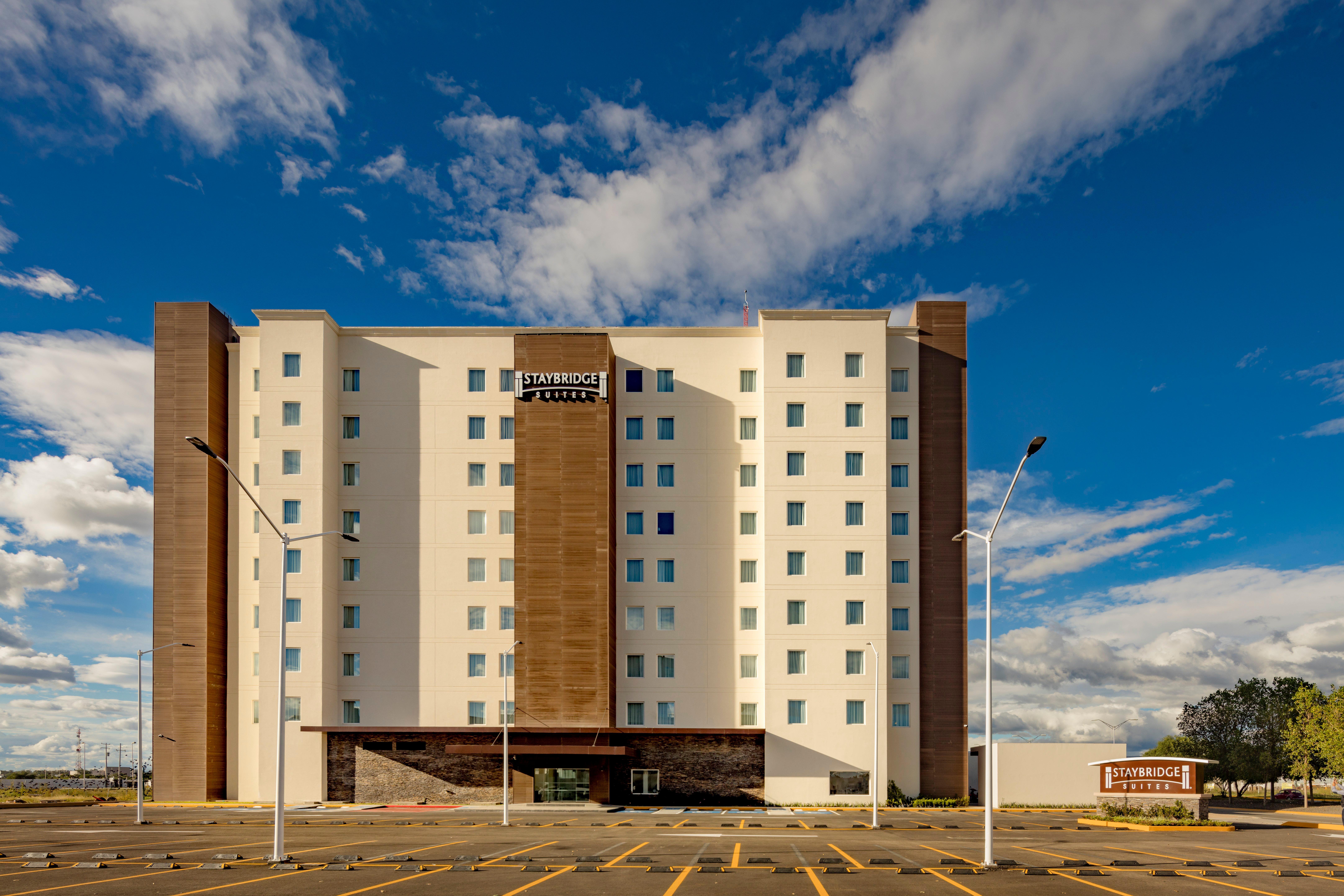 Staybridge Suites Silao By Ihg Bagian luar foto