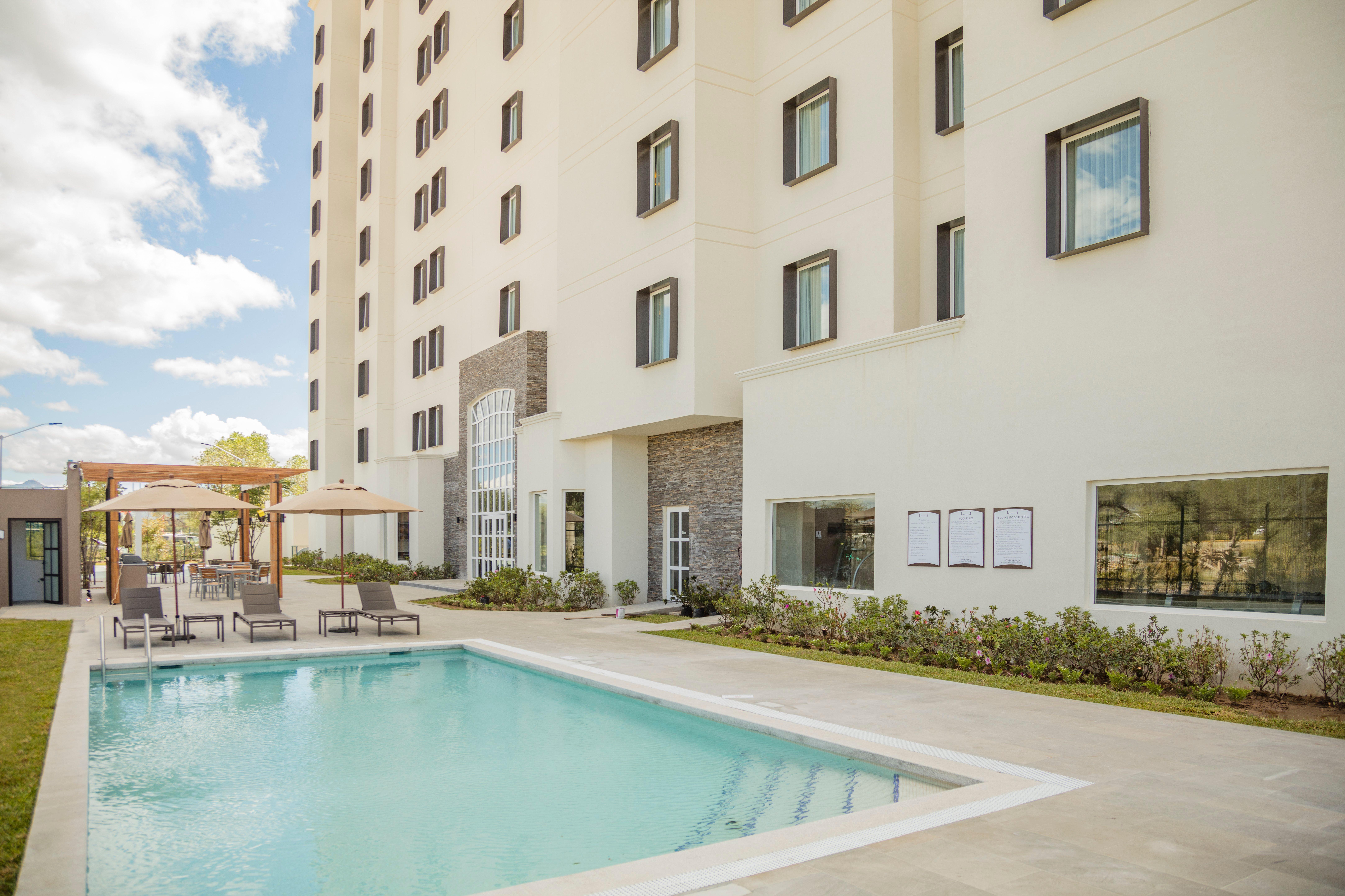 Staybridge Suites Silao By Ihg Bagian luar foto