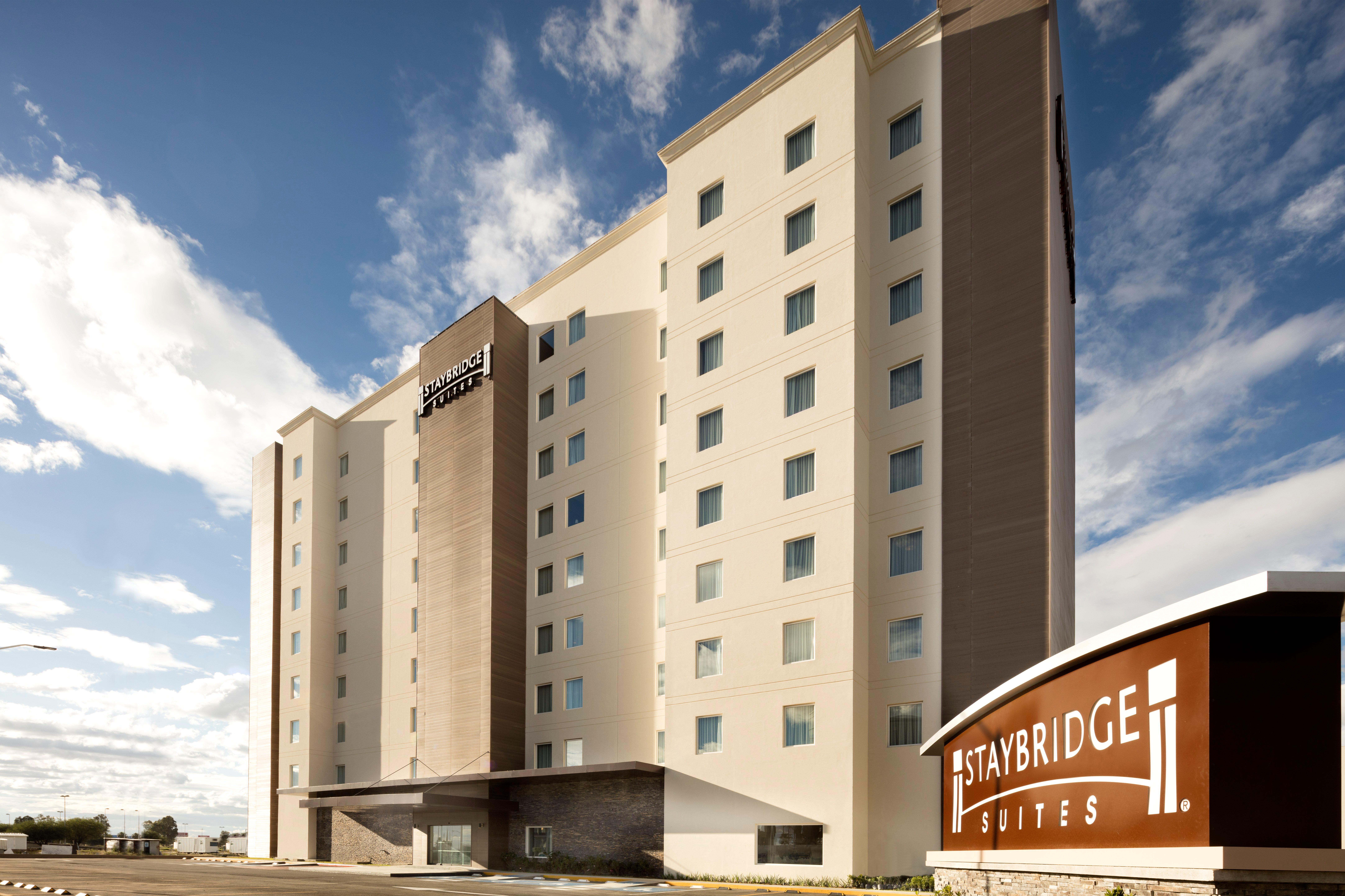 Staybridge Suites Silao By Ihg Bagian luar foto