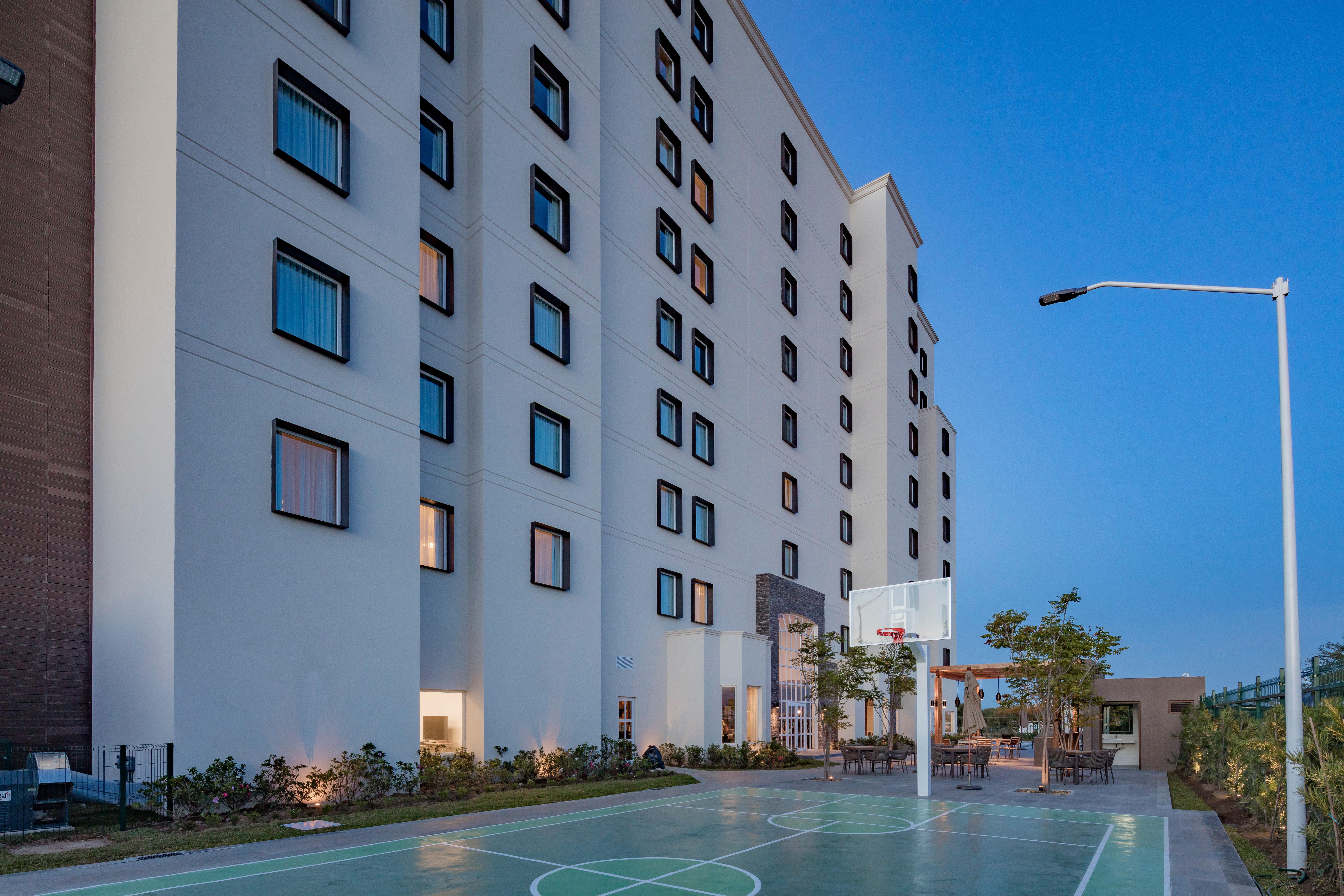 Staybridge Suites Silao By Ihg Bagian luar foto