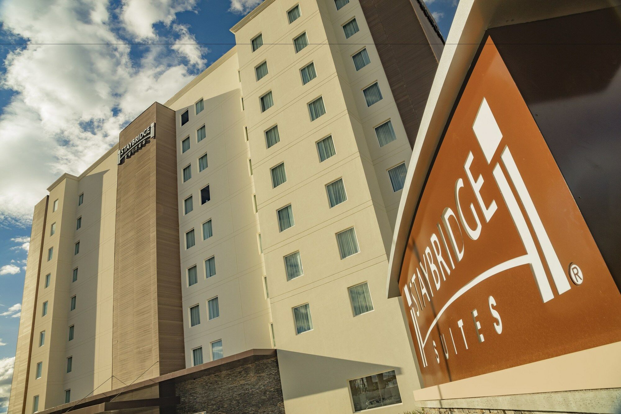 Staybridge Suites Silao By Ihg Bagian luar foto
